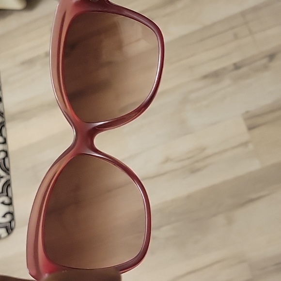 SALVATORE FERRAGAMO SUN GLASSES EUC IN CASE BOX - Picture 6 of 7